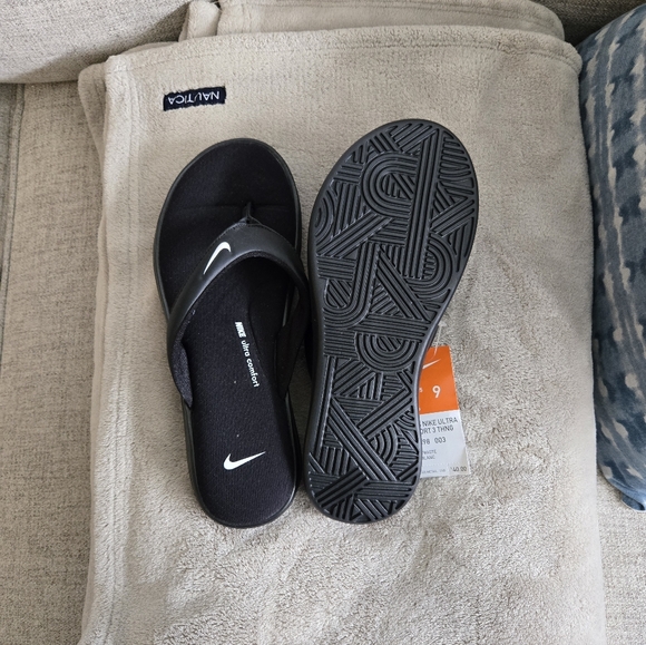 Nike Black Ultra Comfort Flip Flops - Picture 2 of 3